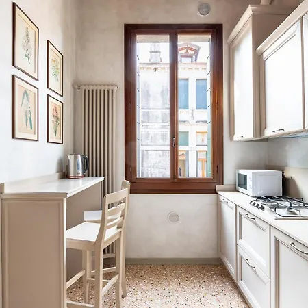 アパート Ca' Cappello 1 With Canal View ヴェネツィア