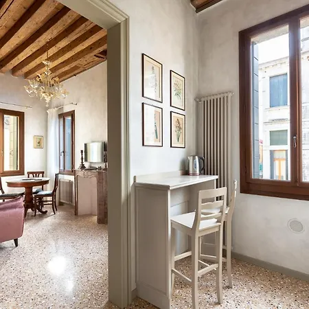Ca' Cappello 1 With Canal View Apartment *