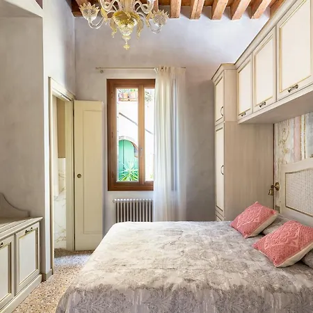 アパート Ca' Cappello 1 With Canal View *