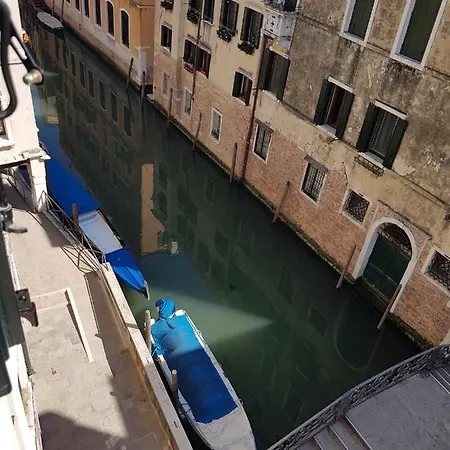 Ca' Cappello 1 With Canal View * Venedik